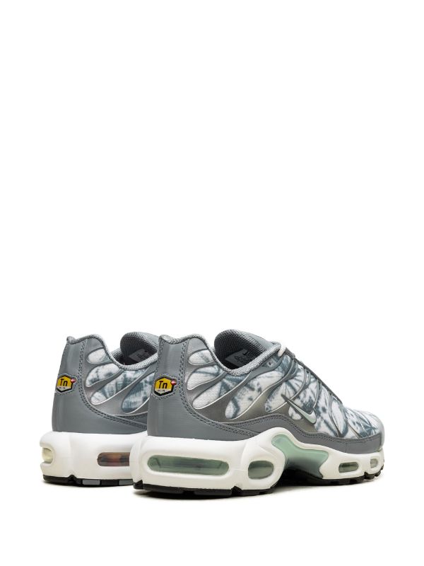 Nike Air Max Plus sneakers